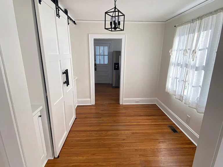 420 Bickett Blvd — Photo 7