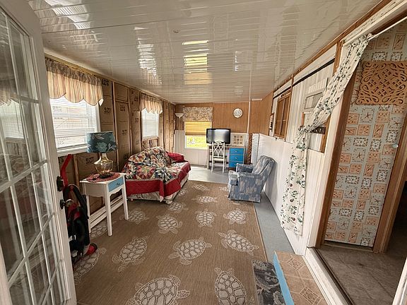 4th image of 918 Reed Canal Rd #451