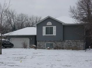 7221 Clear Rdg, Centerville, MN 55038