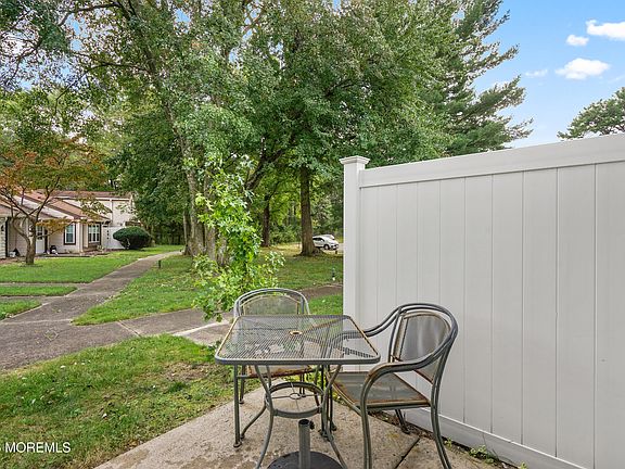 4th image of 439H Chesterfield Court