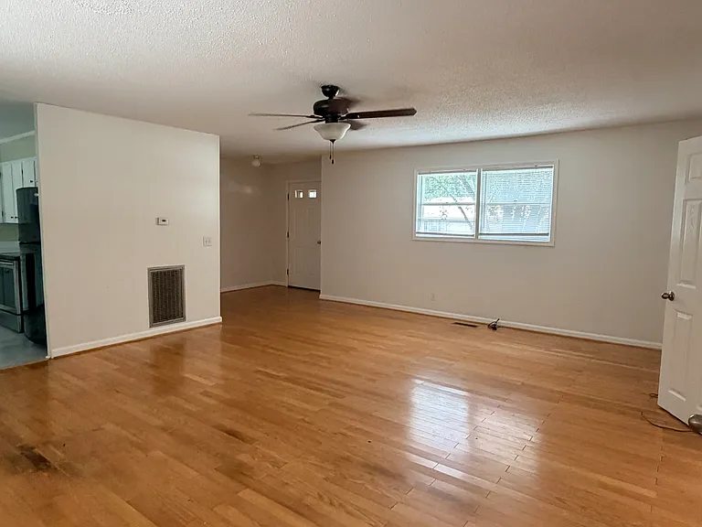 1709 Oak Hill Dr — Photo 8