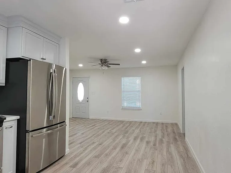 7409 Valeda Dr — Photo 5