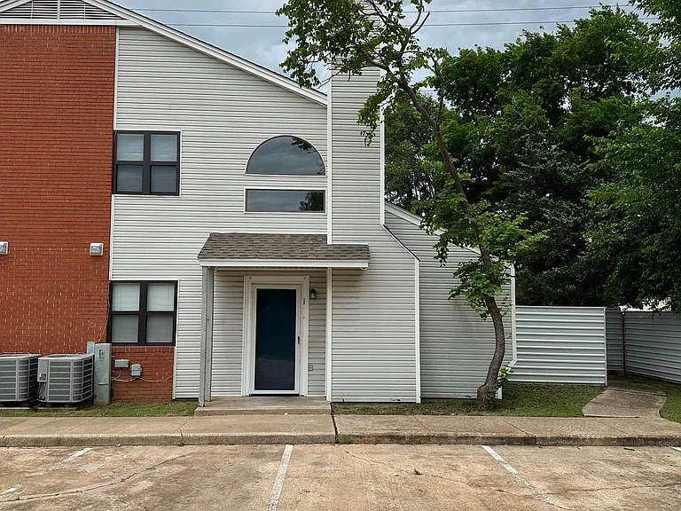 1932 E Lindsey St #127 — Photo 1