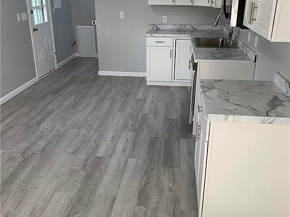 3rd image of 194 Woodside Dr