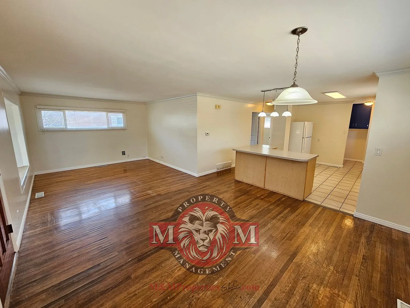 Great 4 Bd 2 Bath Home in Sandy — Photo 2