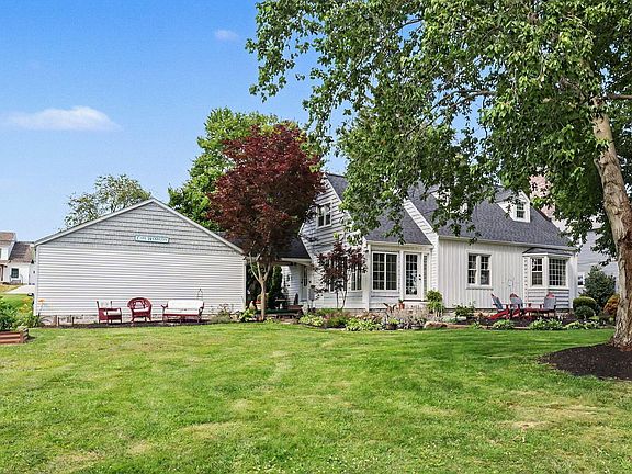 4th image of 368 Lakeshore Dr W