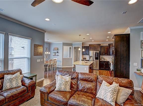 5th image of 153 Farmers Folly Dr