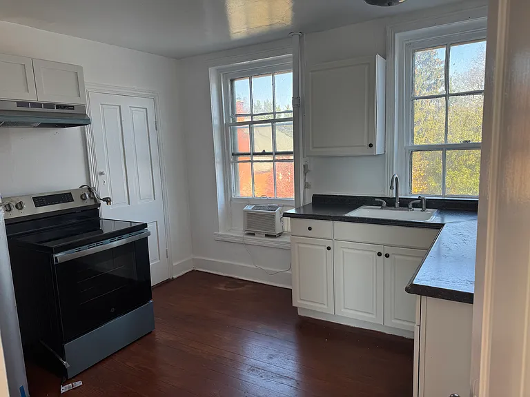 31 E 2nd St #3 — Photo 16