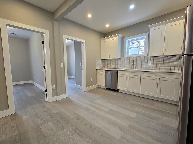 144 Stevens Ave #TOP FL — Photo 3