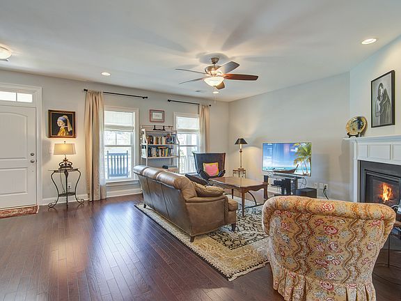 3rd image of 3498 Yarmouth Dr