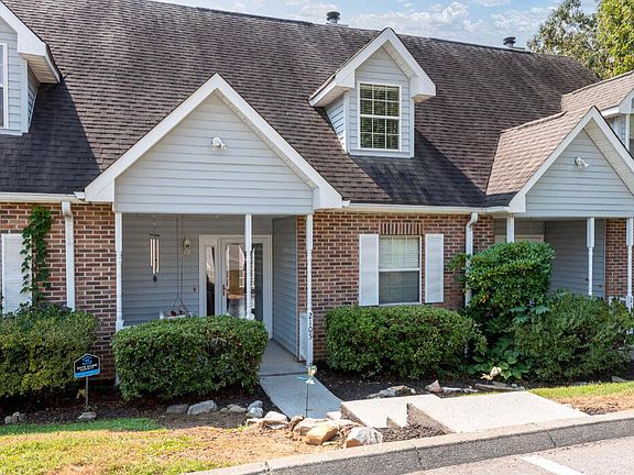 2nd image of 2105 Silverbrook Dr