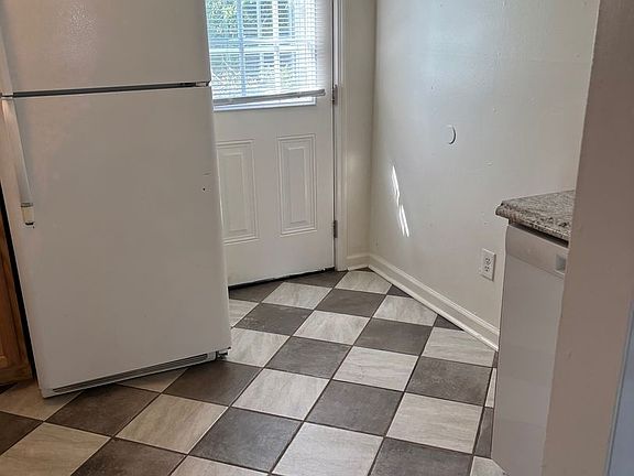 3rd image of 940 Runyon Rd #819
