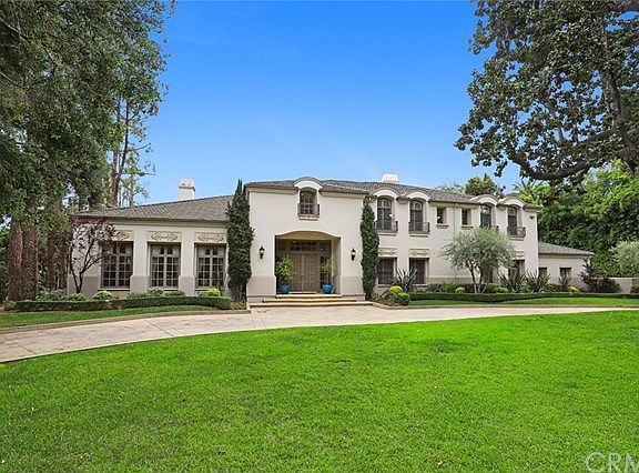 2nd image of 2001 S Oak Knoll Ave