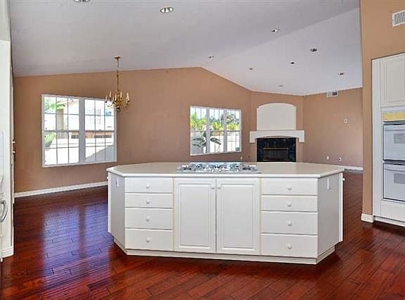 5th image of 1061 Acero St