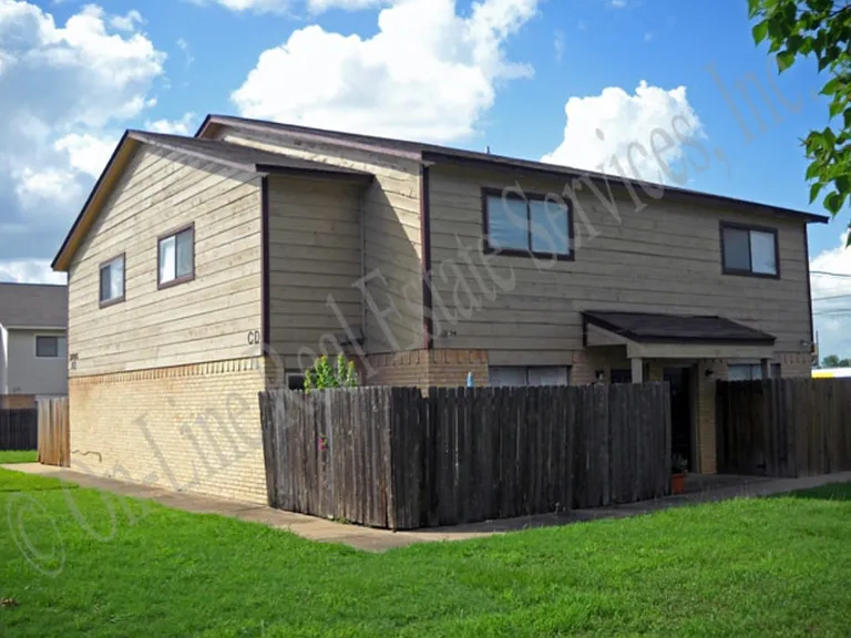 1805 Treehouse Trl #D — Photo 1