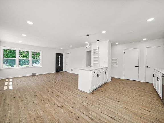 5th image of 603 N Lewis Ave