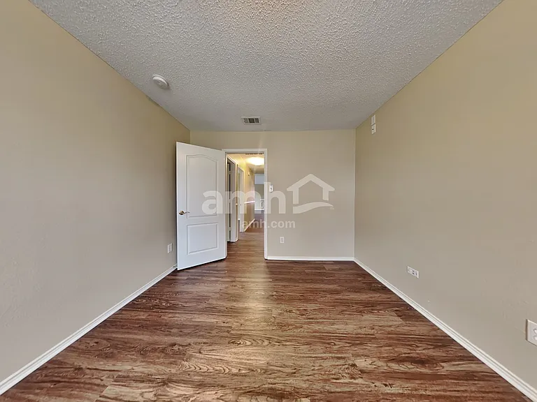 605 Woodlands Mnr — Photo 14