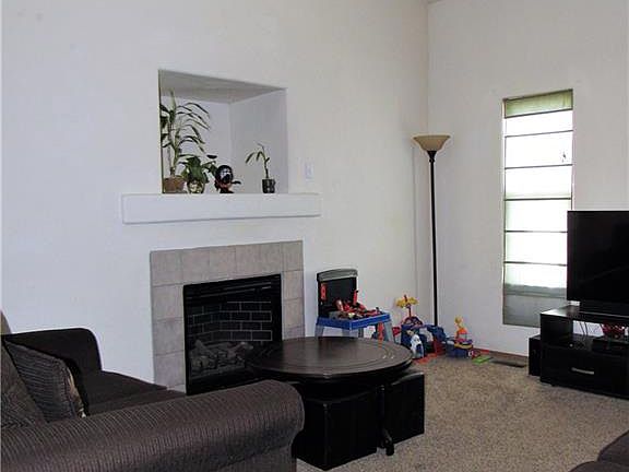Wow!  2-Story Vaulted Ceiling!