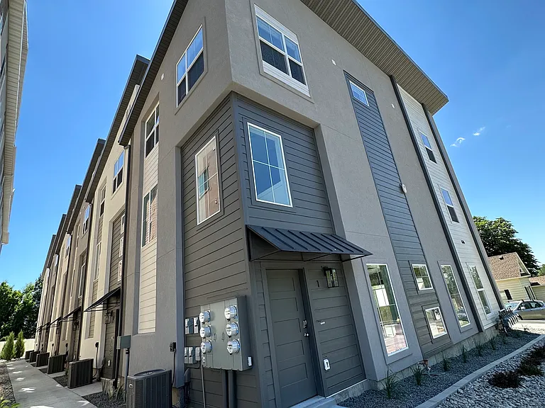 626 E 800 N — Photo 35