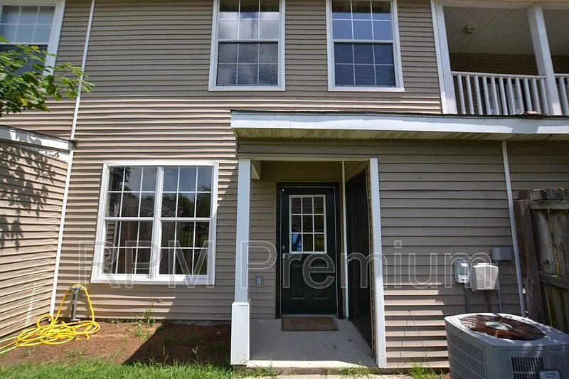 2 bed, 2.5 bath, 1374 sqft, $1,395 — Photo 4