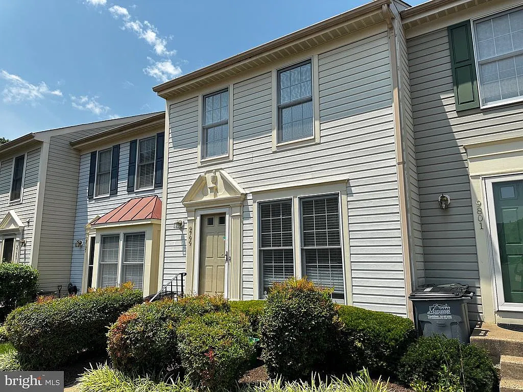 3 bed, 3.0 bath, 1784 sqft, $2,650 — Photo 2