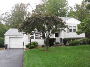 42 Galloway Ln, Valhalla, NY 10595