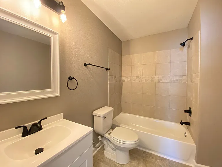 1910 Allis St — Photo 11