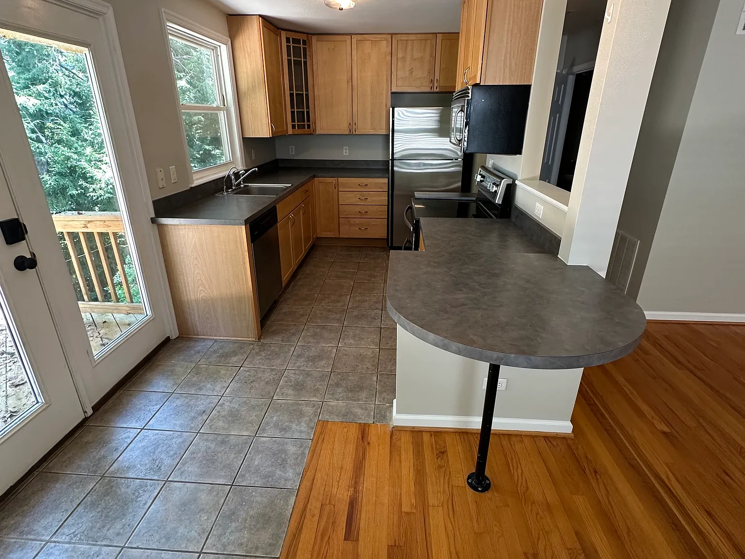 2 bed, 1.5 bath, 1000 sqft, $2,100 — Photo 3