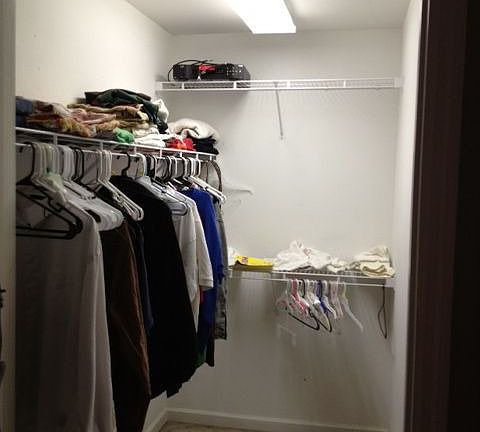 WALK IN CLOSET
