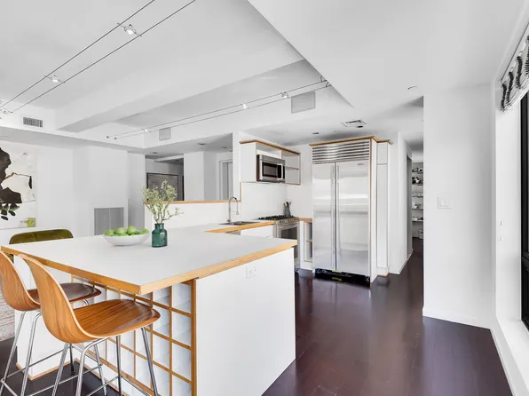 334 Grand Street image 9 of 24