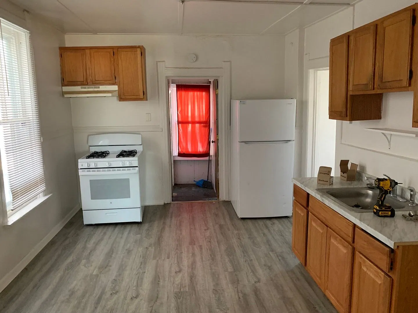 3 bedroom single family home — Photo 2