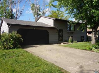 5516 W Dardanella Rd, Sioux Falls, SD 57106