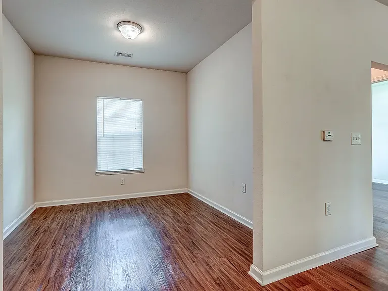 Elk Way Apartments — Photo 10