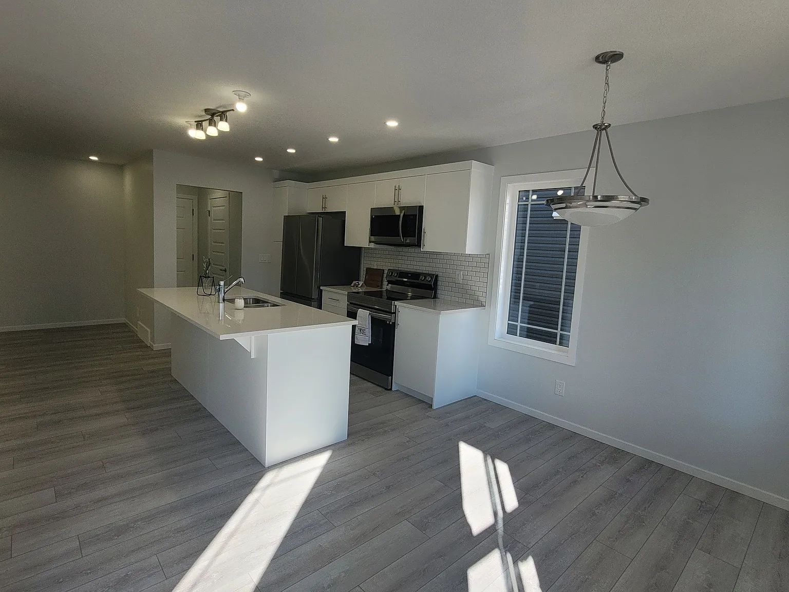64 Cityside Grove NE — Photo 2