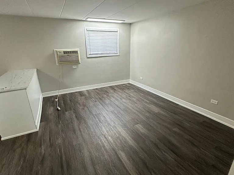 5486 S Archer Ave S #3B — Photo 7