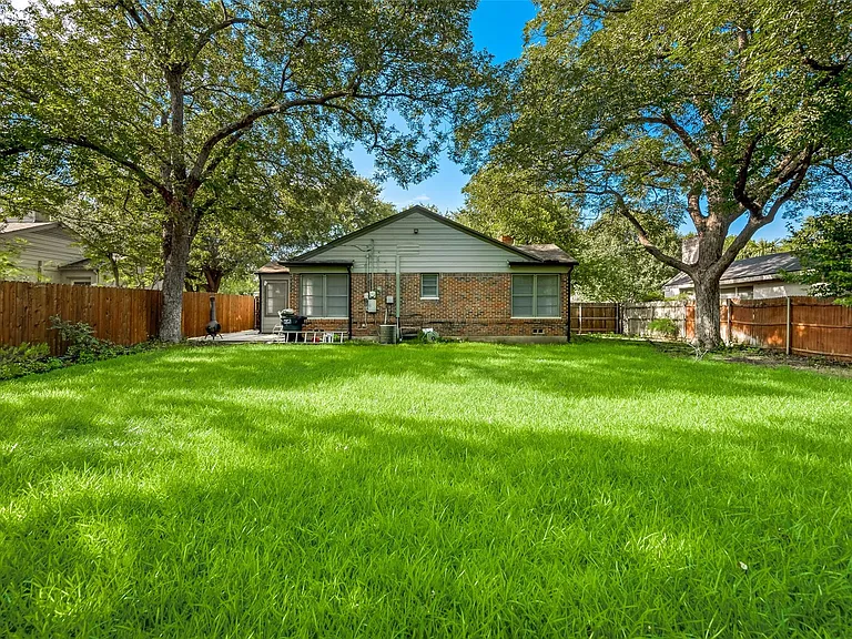 6425 Locke Ave — Photo 13
