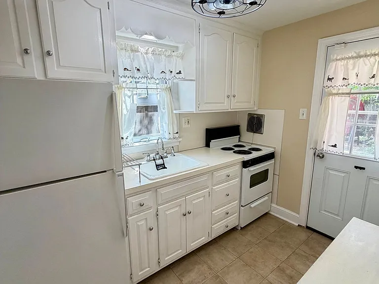 844 E Madison St — Photo 8
