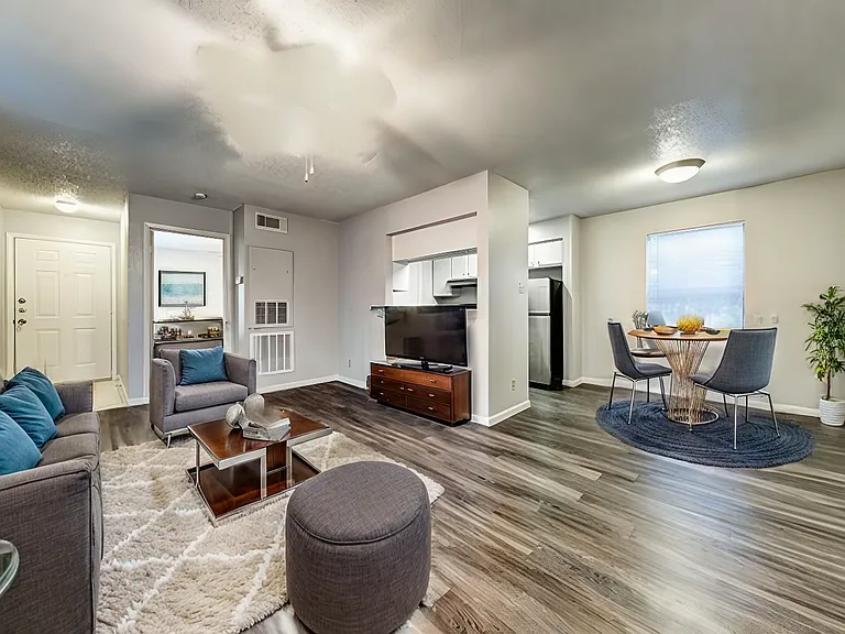 Chimney Park Apartments — Photo 1