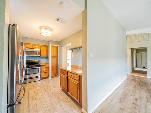 5th image of 1118 Pacific Dr