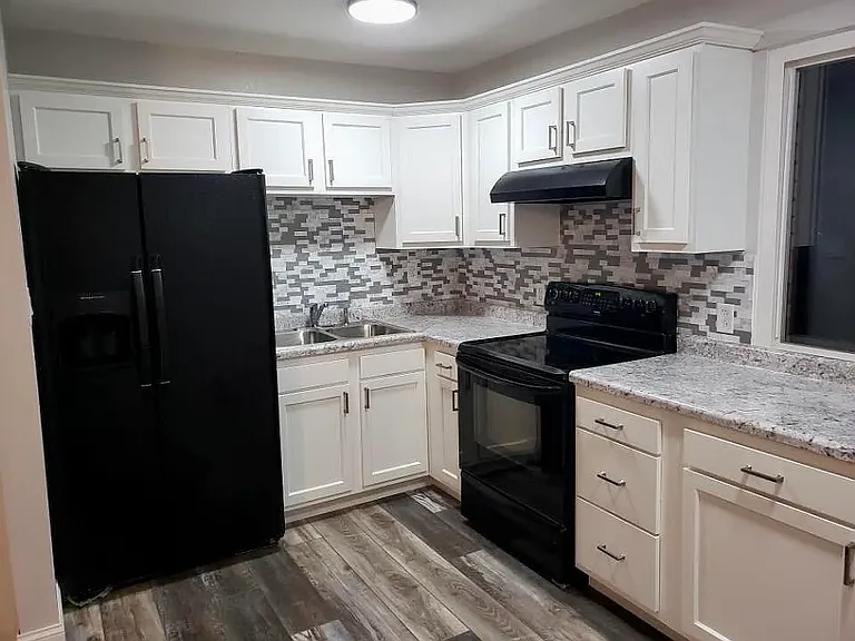 2275 N Cable Rd #6 — Photo 5