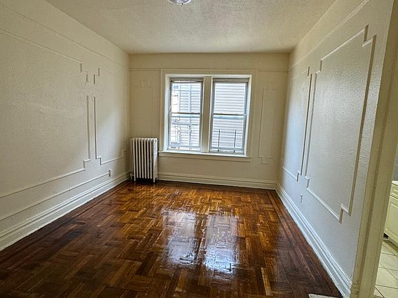 3rd image of 190 Van Nostrand Ave #1B-1Ba-700Sqft