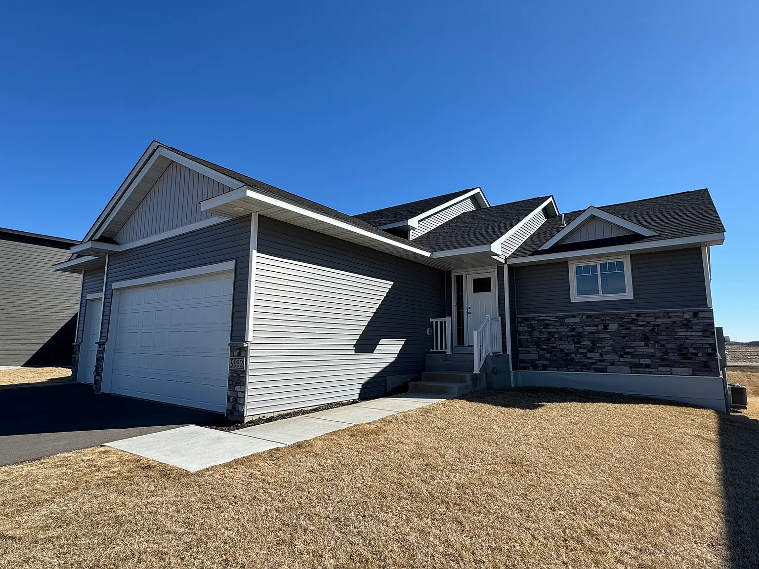 6 bed, 2900 sqft, $3,495 — Photo 3