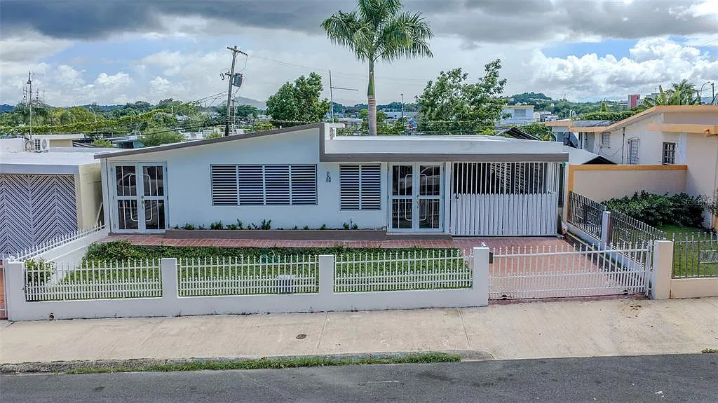 5 bed, 2.0 bath, 1840 sqft, $1,750 — Photo 1