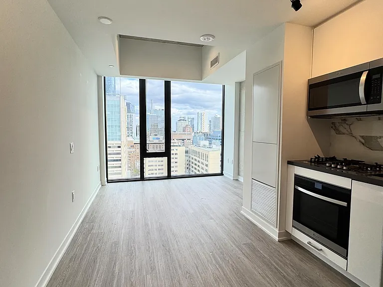 195 McCaul St #1906 — Photo 10