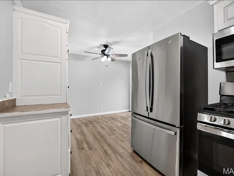 921 Gustane Dr — Photo 14