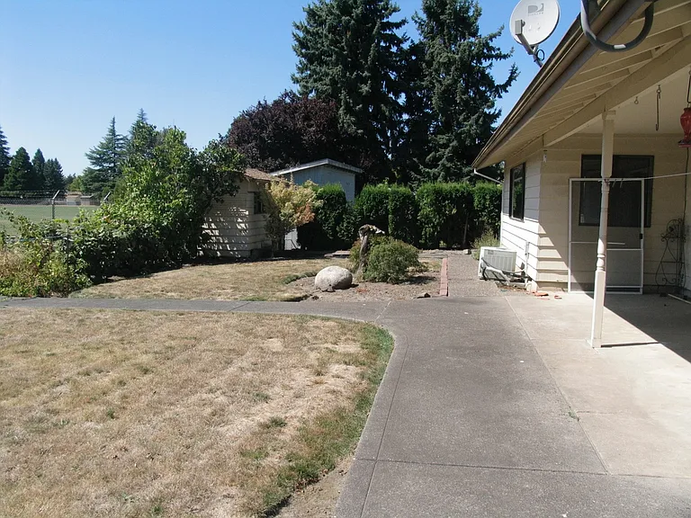 1154 NE Birchaire Ln — Photo 18