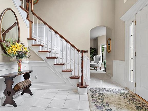 3rd image of 723 Saddlebrook Dr