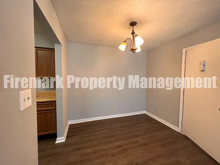 Pecan Manor Apartments — Photo 5