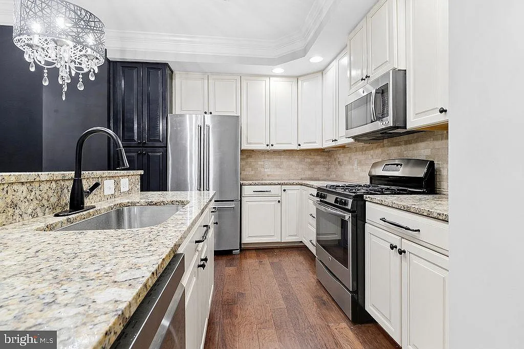 Somerset Condo — Photo 4