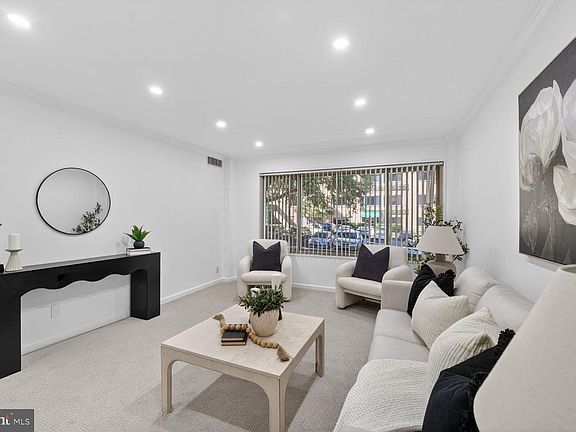 5th image of 10570 Main St APT 304